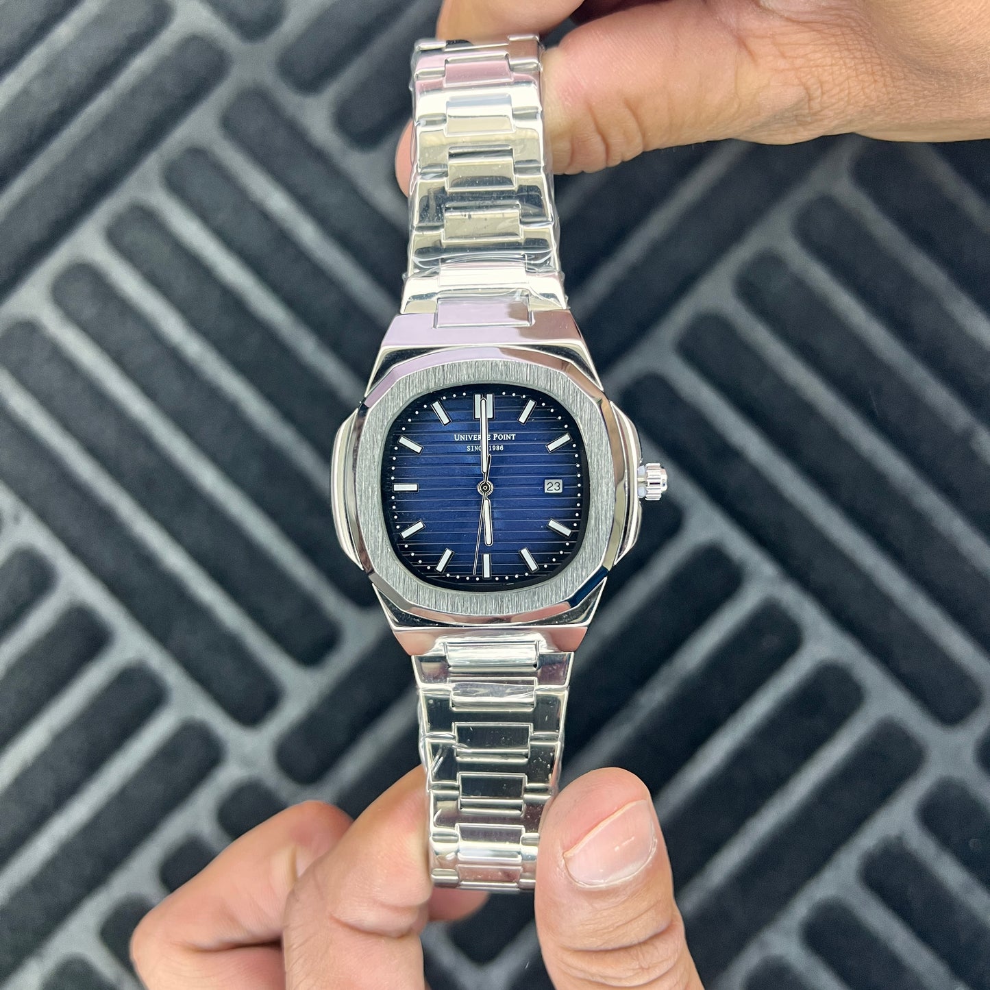 Universal Point– Nautilus - Blue