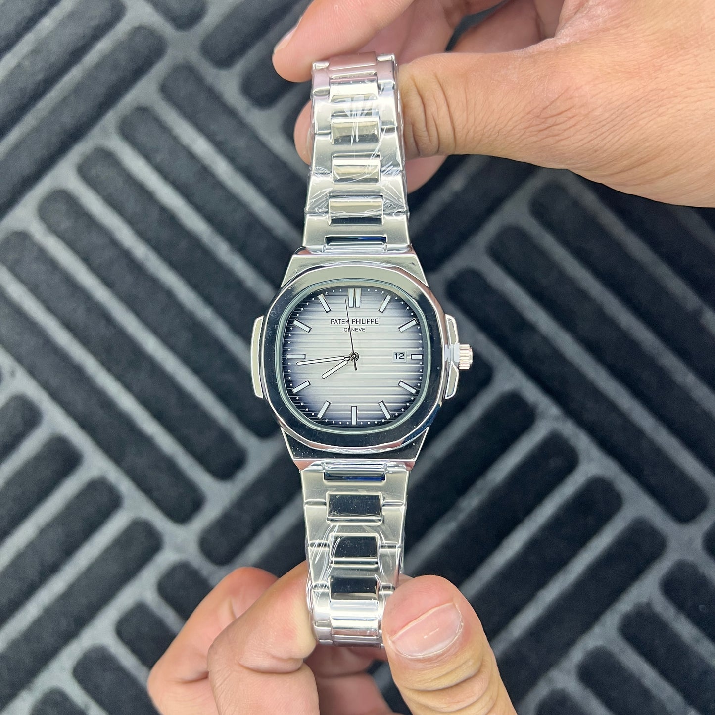 Patek Philippe – Nautilus - Smokey White