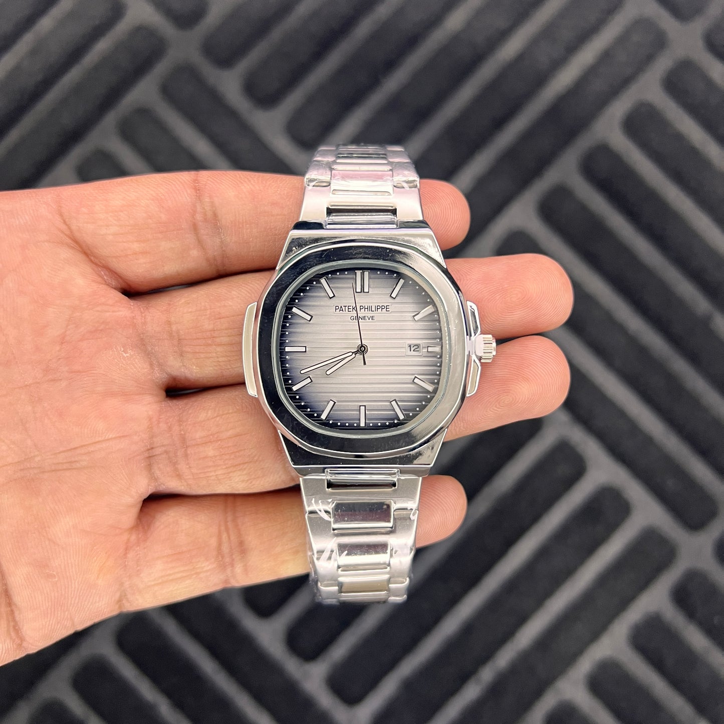Patek Philippe – Nautilus - Smokey White