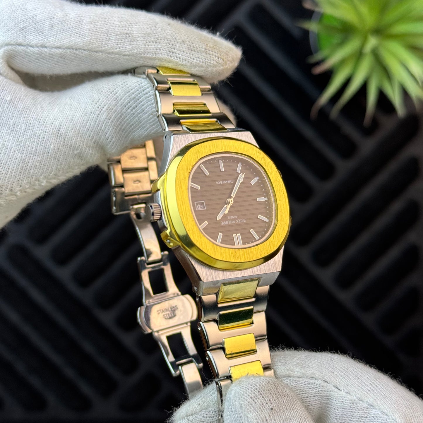 Patek Philippe – Nautilus - Two Tone gray